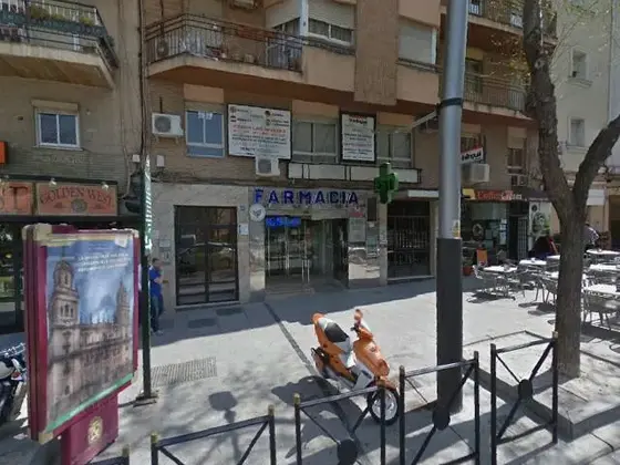 Farmacia al lado Boulevar