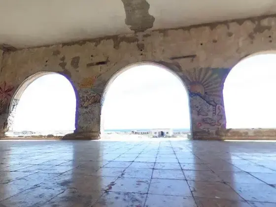 Barracones del antiguo cuartel de Los Abriguit