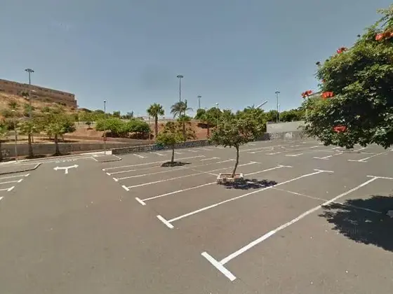 Aparcamiento del campo municipal de Fútbol OFRA