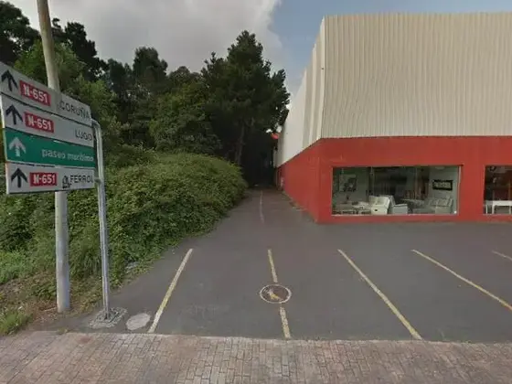 Tras la tienda de Outlet del mueble