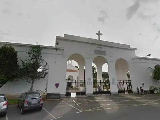 Baños nuevos del Cementerio de Catabois
