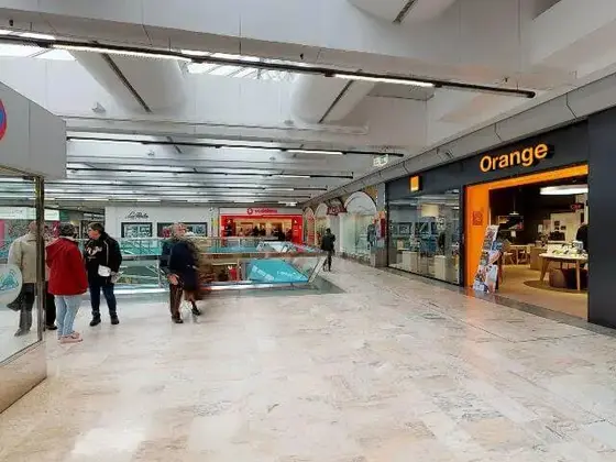 Baños planta baja del Centro Comercial Salesas